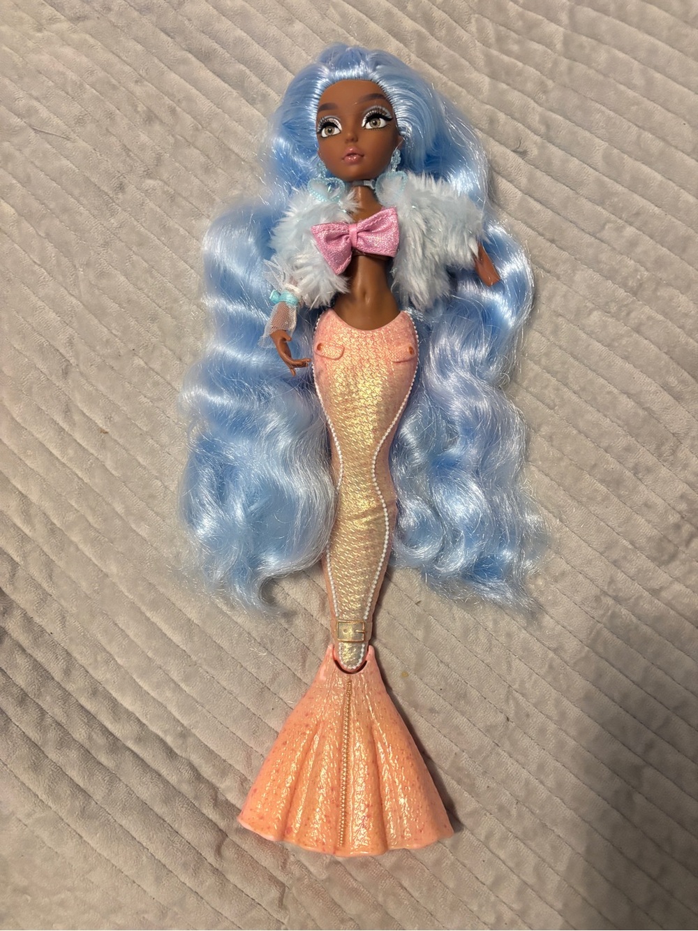 MGA Mermaze Mermaidz Shellnelle (missing left hand)